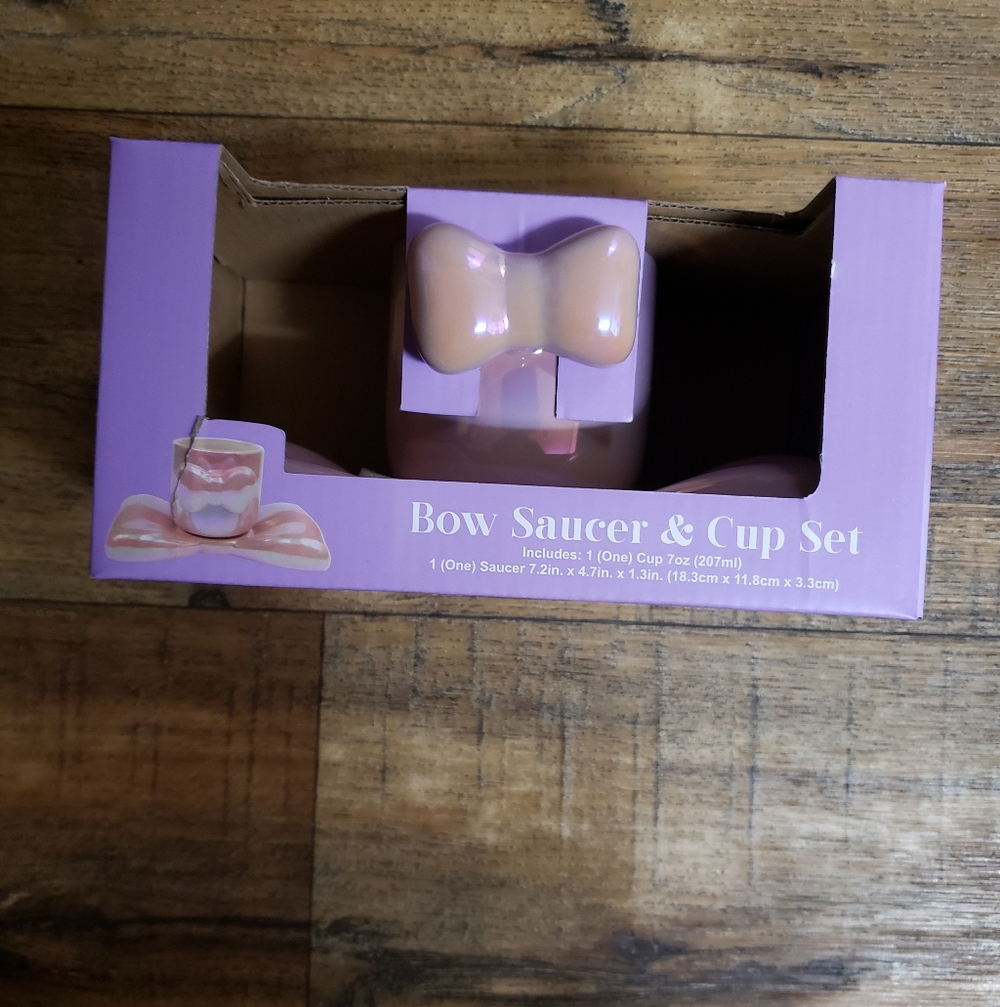 Cera Bow Saucer & Cup Set